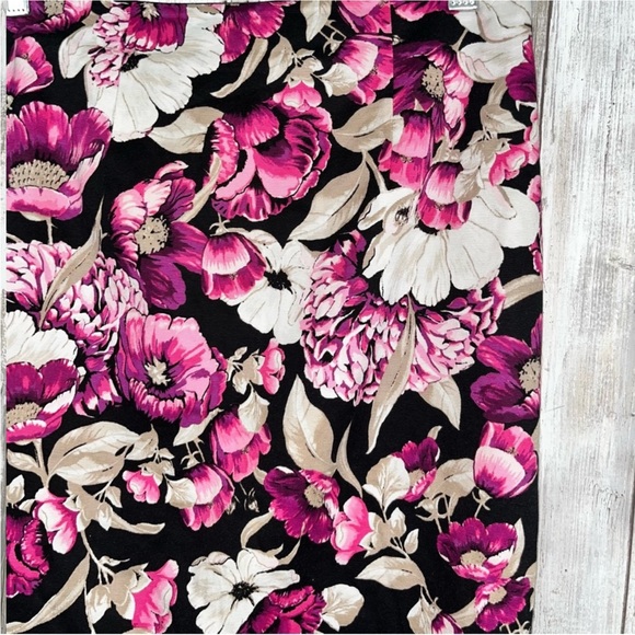 White House Black Market Black & Pink Floral Pencil Skirt - Picture 3 of 6
